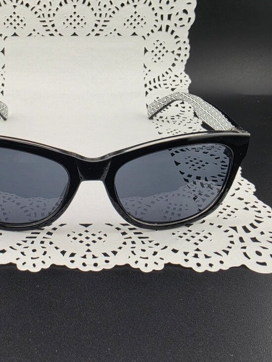 Vintage Liz Claiborne Black P5547 Sunglasses main image 5
